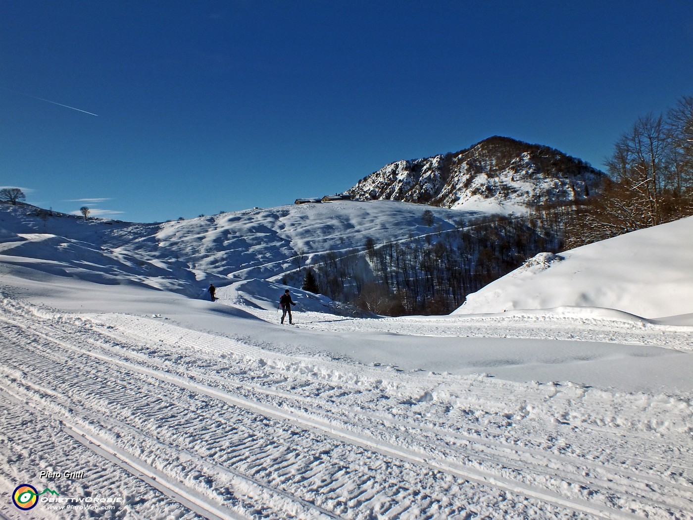 40 Bocchetta (1560 m) e Zucco  di Maesimo (1680 m) .JPG